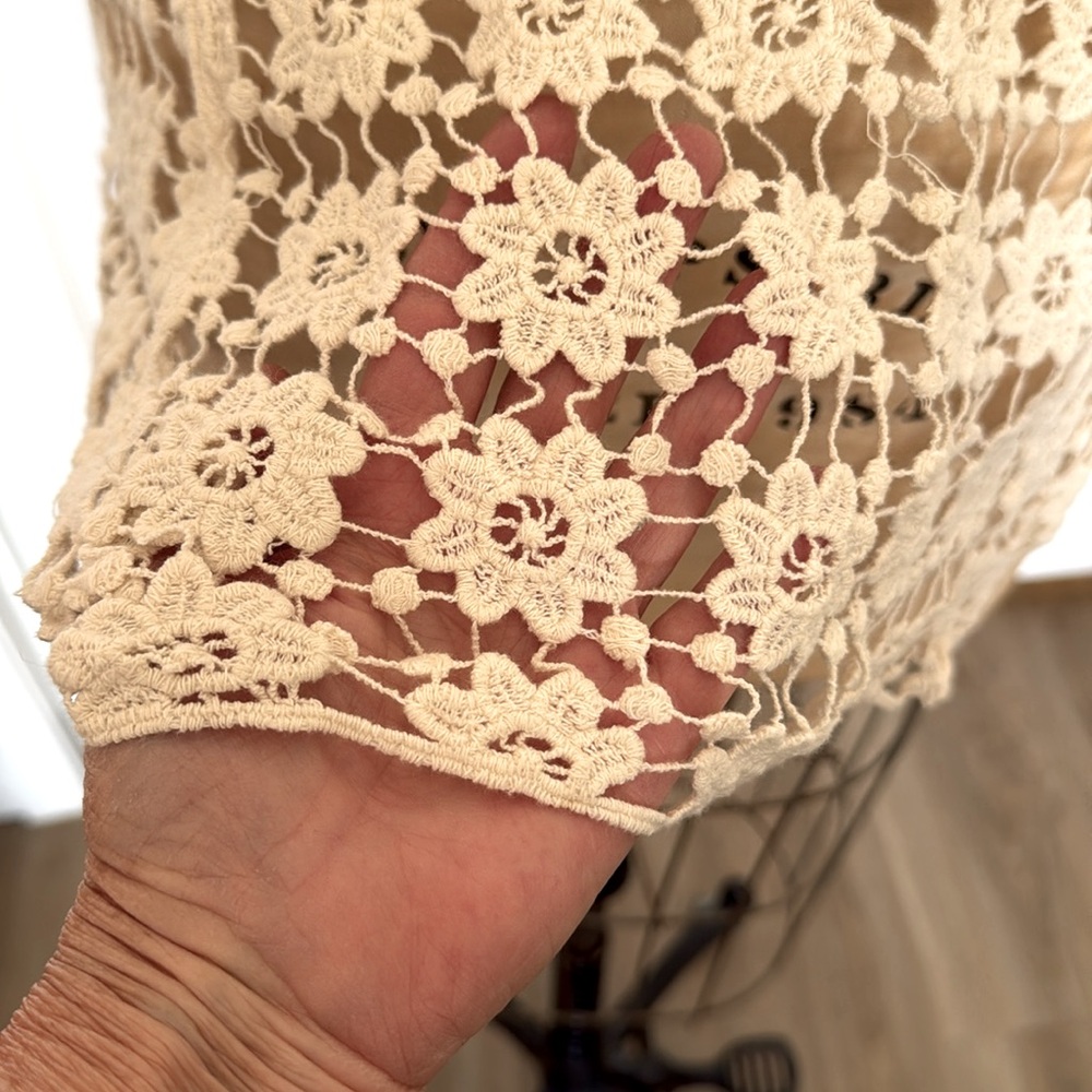 Crochet Floral Lace Tank Top in Cream - Picture 6 of 9
